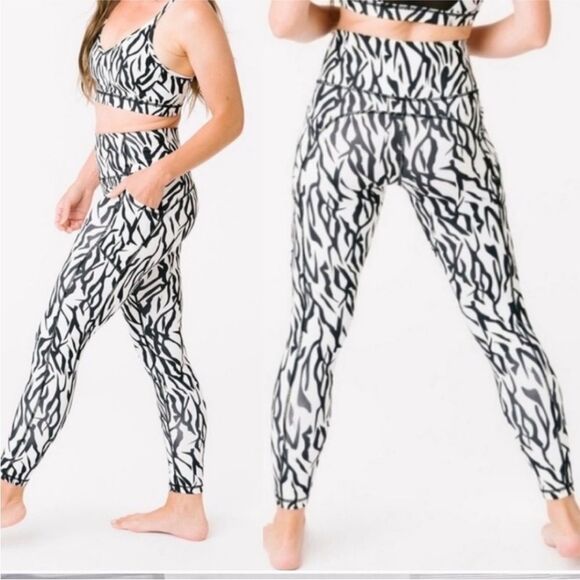 ZYIA Safari Pocket Brilliant Hi-Rise 7/8 24" black and white zebra print - Picture 7 of 10